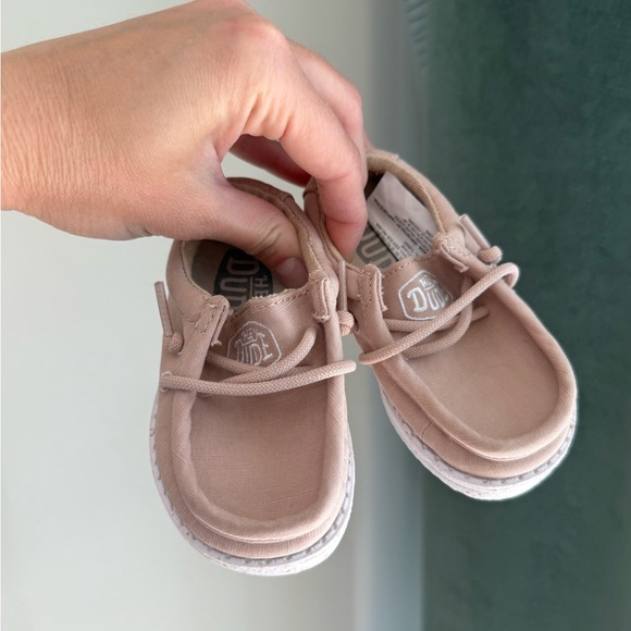 Hey Dude Kids Shoes in Light Pink and White - Picture 6 of 9